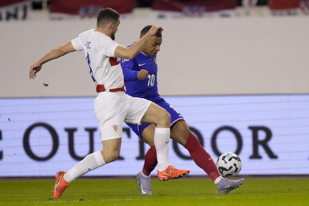 狗子28：王燊超迎中超300场里程碑 徐根宝盼其早点回崇明岛.